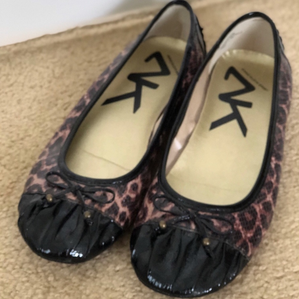Anne Klein sport leopard flats size 10